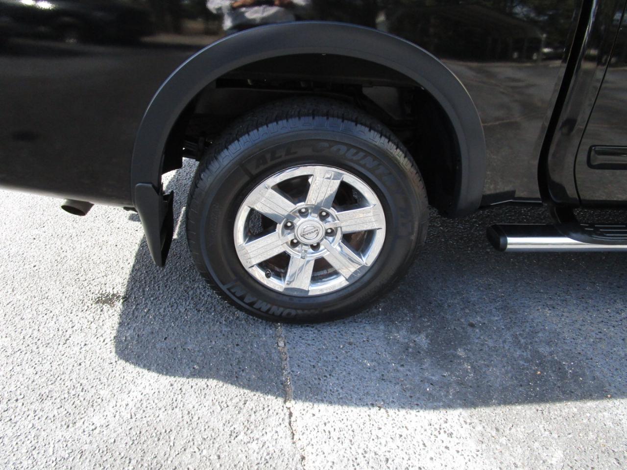 Nissan Titan 2WD Crew Cab SWB SV 2015