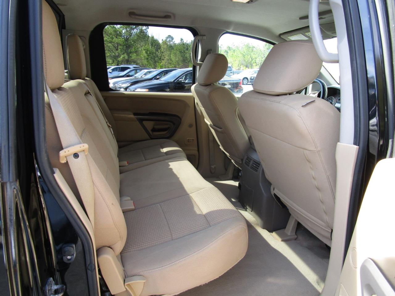 Nissan Titan 2WD Crew Cab SWB SV 2015