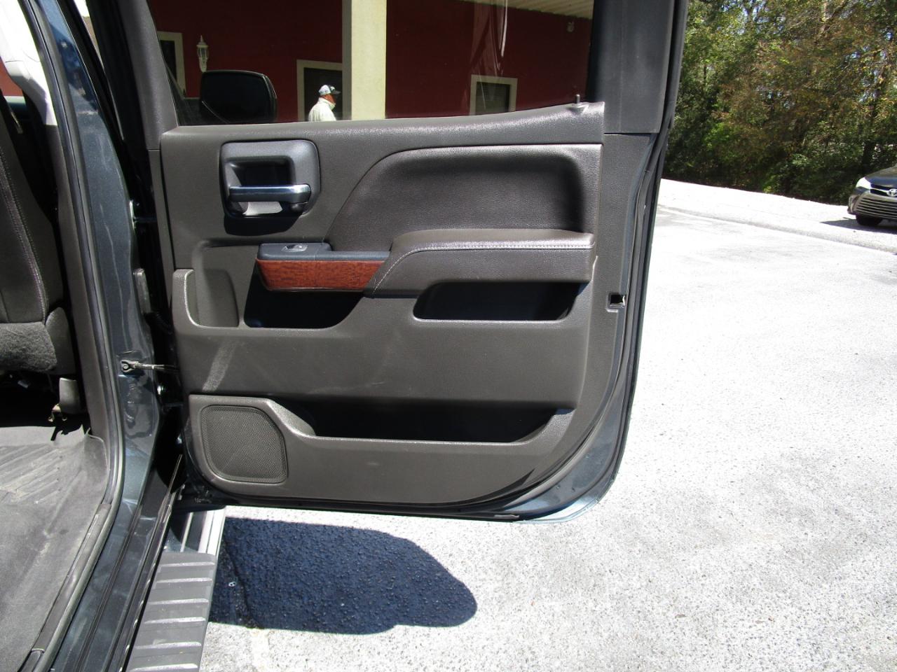 GMC Sierra 1500 4WD Crew Cab 143.5" SLT 2017