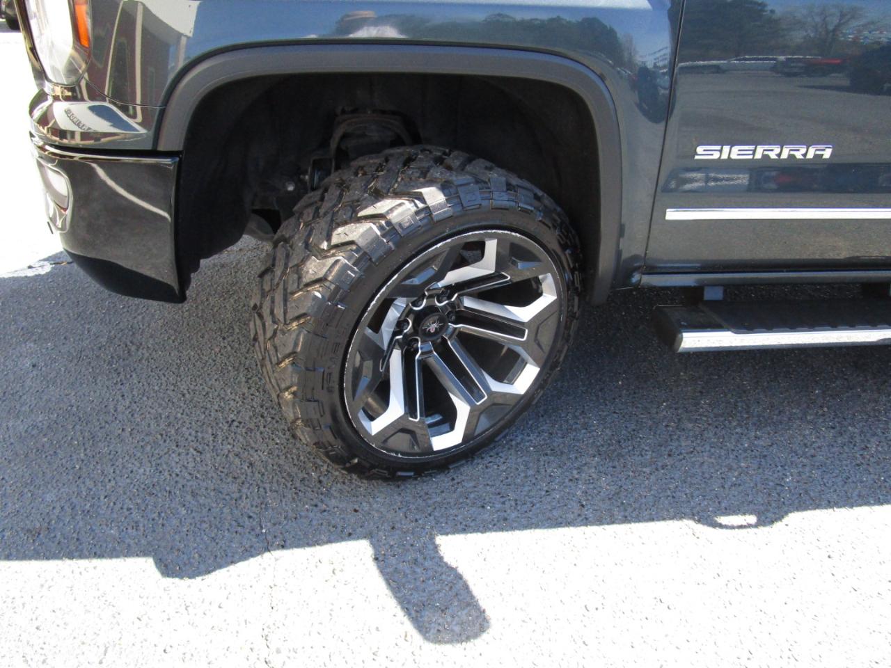 GMC Sierra 1500 4WD Crew Cab 143.5" SLT 2017