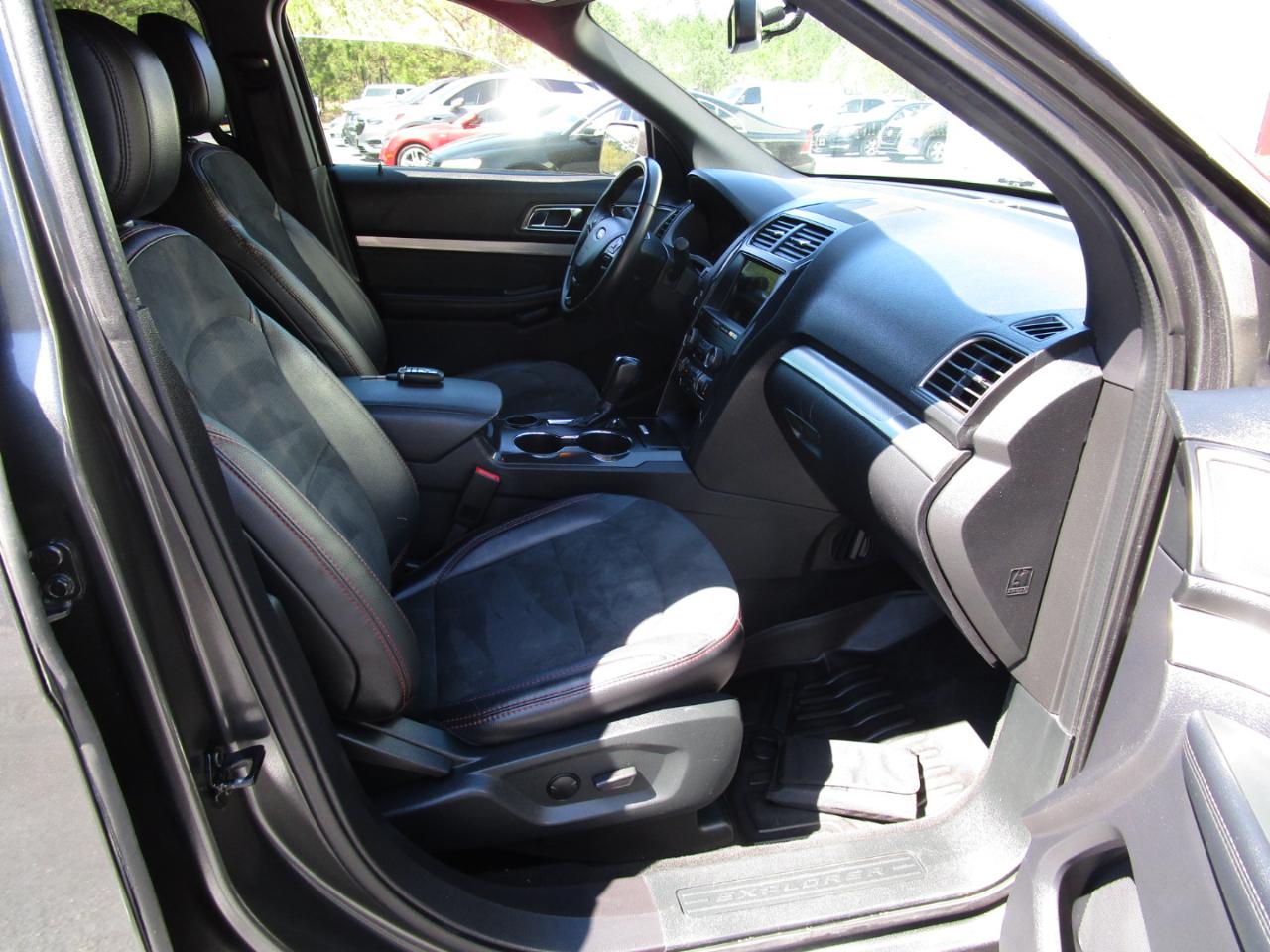 Ford Explorer XLT FWD 2019