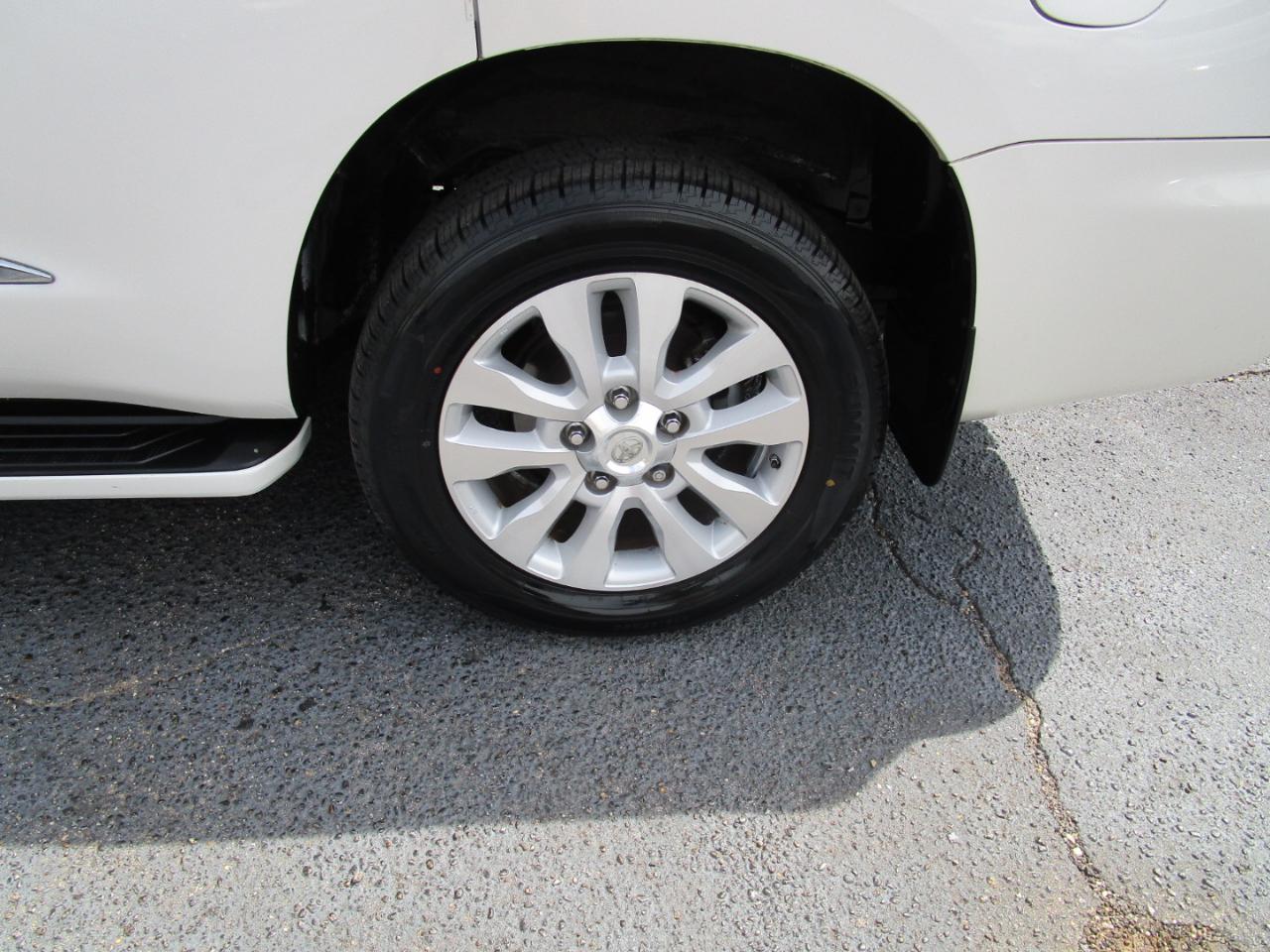 Toyota Sequoia Platinum RWD (Natl) 2018