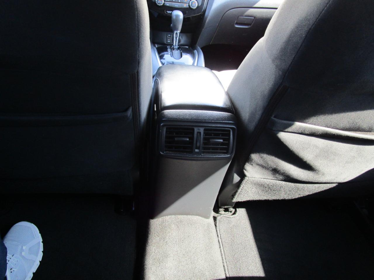 Nissan Rogue FWD 4dr SV 2015