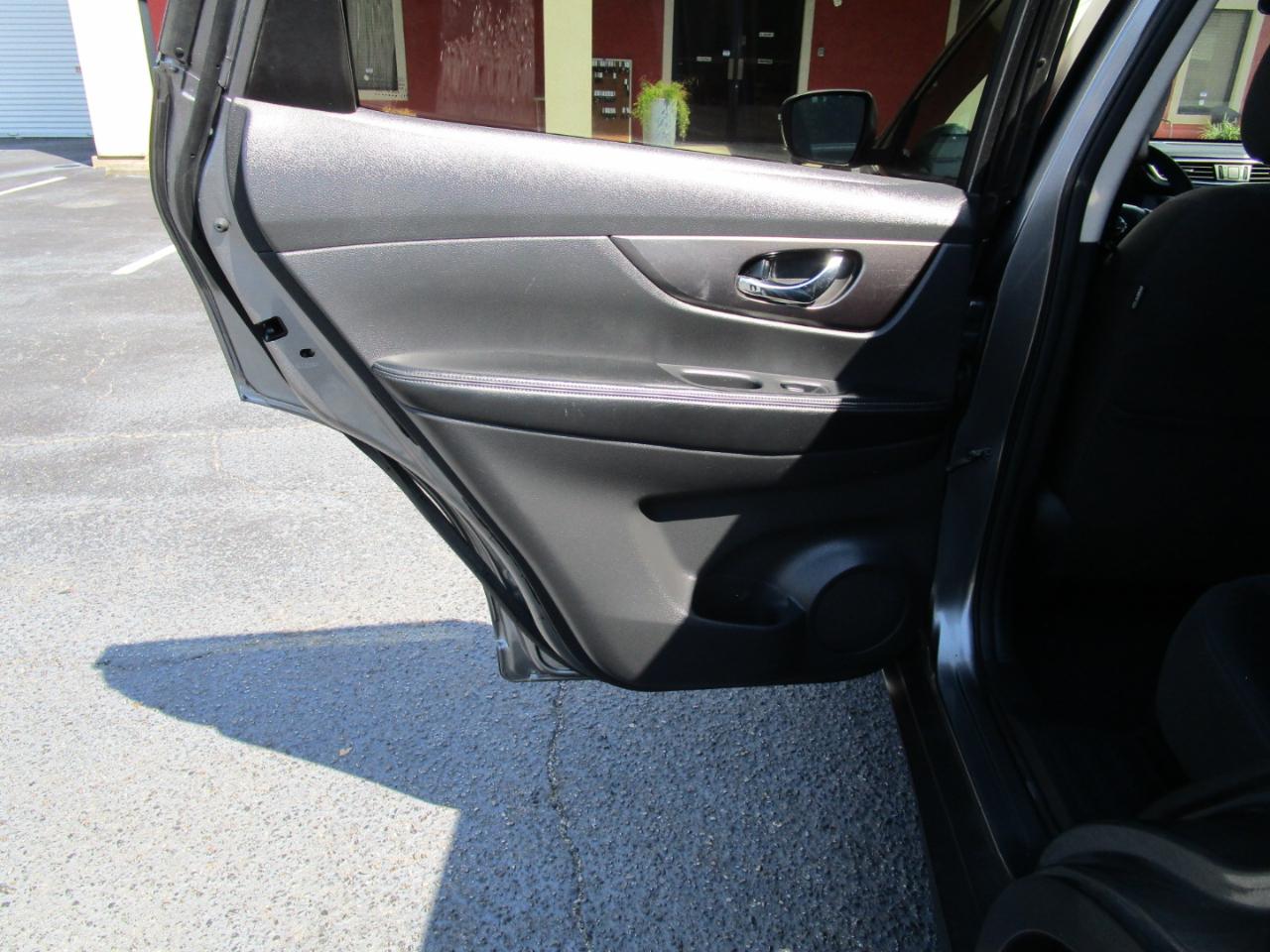 Nissan Rogue FWD 4dr SV 2015