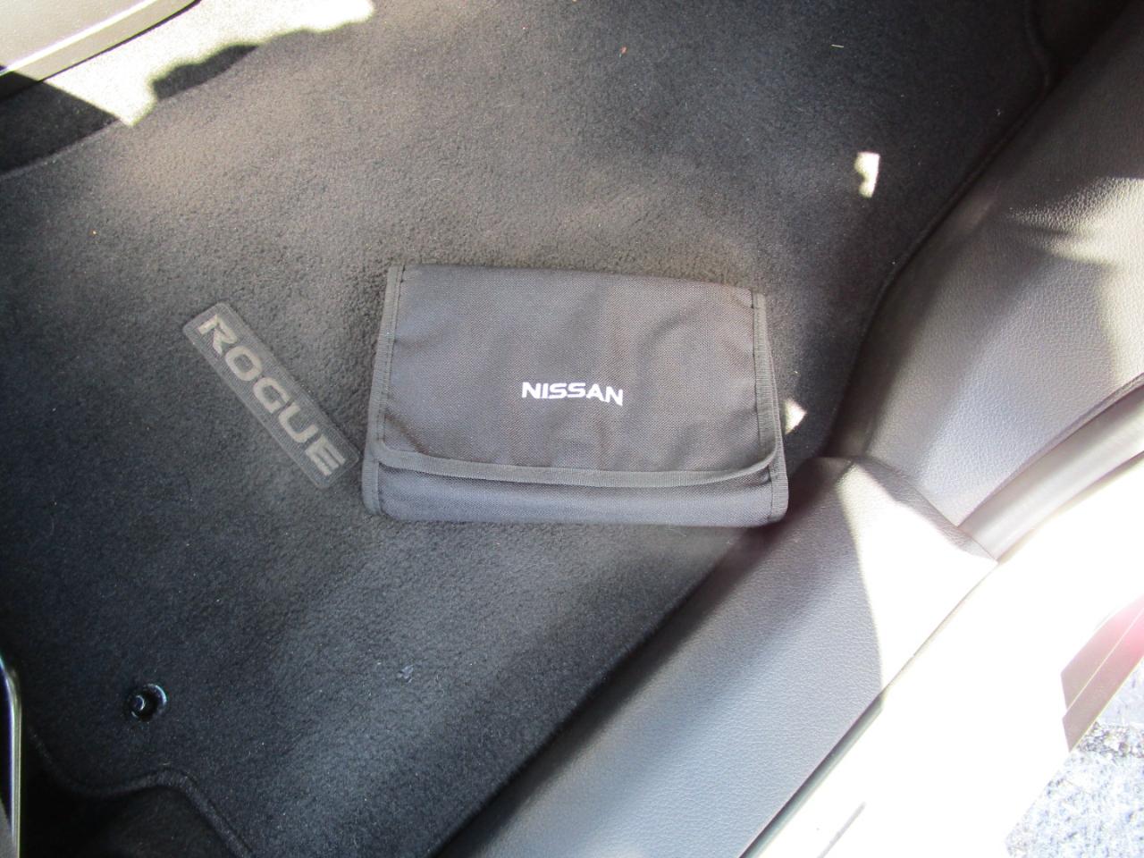 Nissan Rogue FWD 4dr SV 2015