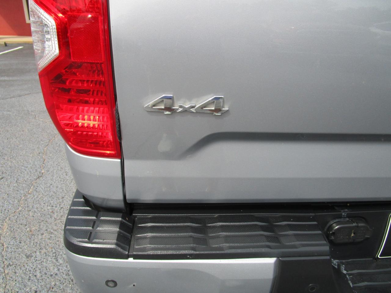 Toyota Tundra 4WD Platinum CrewMax 5.5' Bed (Natl) 2021