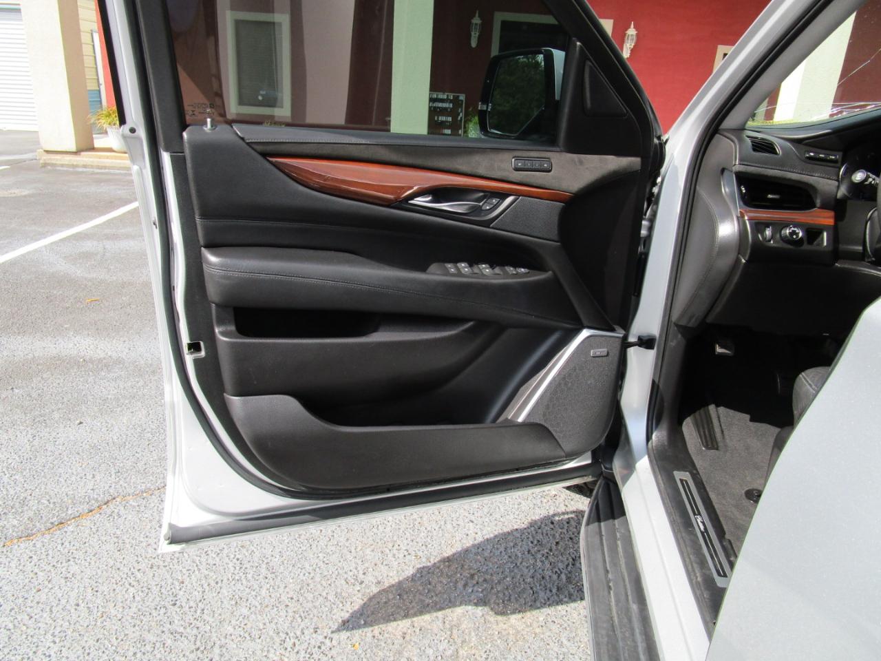 Cadillac Escalade 2WD 4dr Luxury 2020