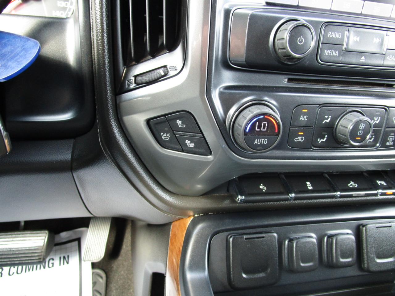 Chevrolet Silverado 1500 2WD Crew Cab 143.5" LTZ w/1LZ 2015