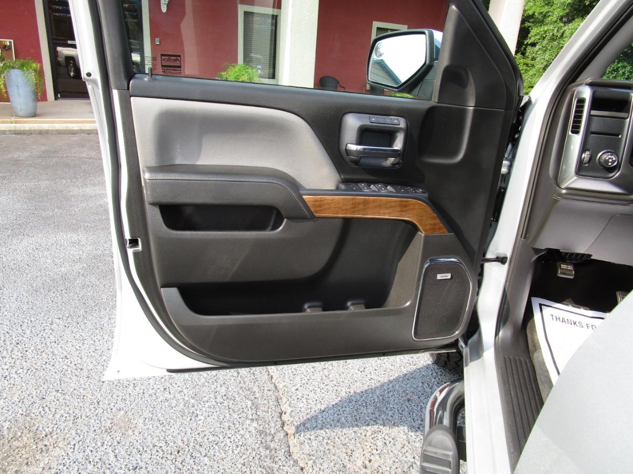 Chevrolet Silverado 1500 2WD Crew Cab 143.5" LTZ w/1LZ 2015