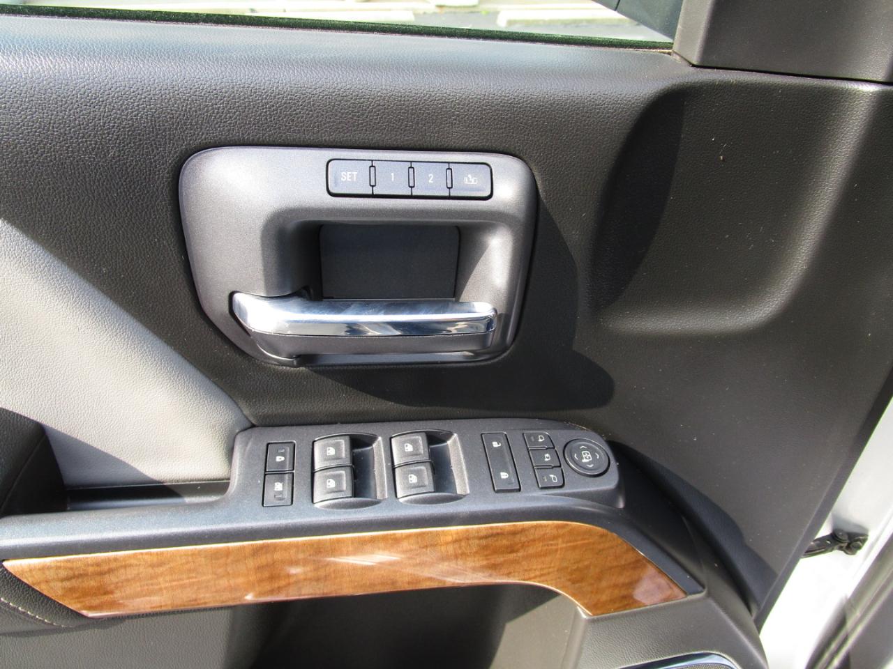 Chevrolet Silverado 1500 2WD Crew Cab 143.5" LTZ w/1LZ 2015