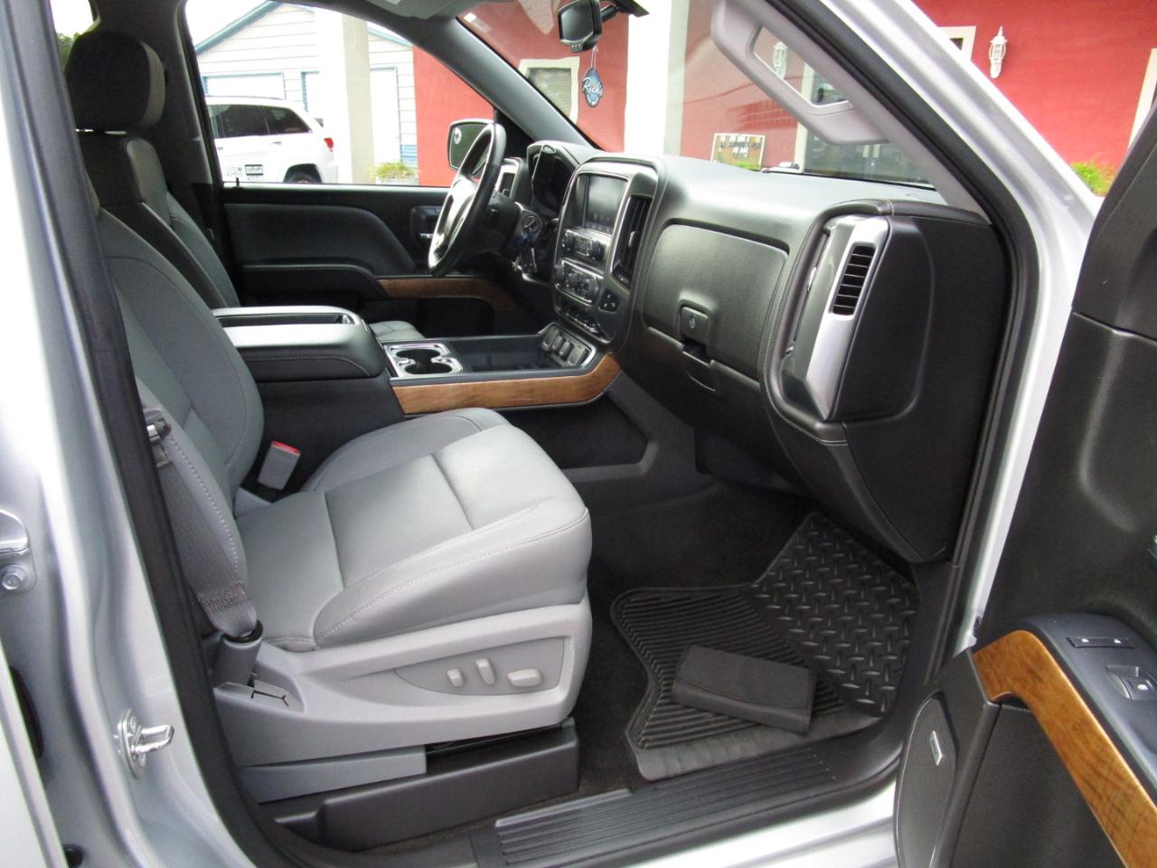 Chevrolet Silverado 1500 2WD Crew Cab 143.5" LTZ w/1LZ 2015