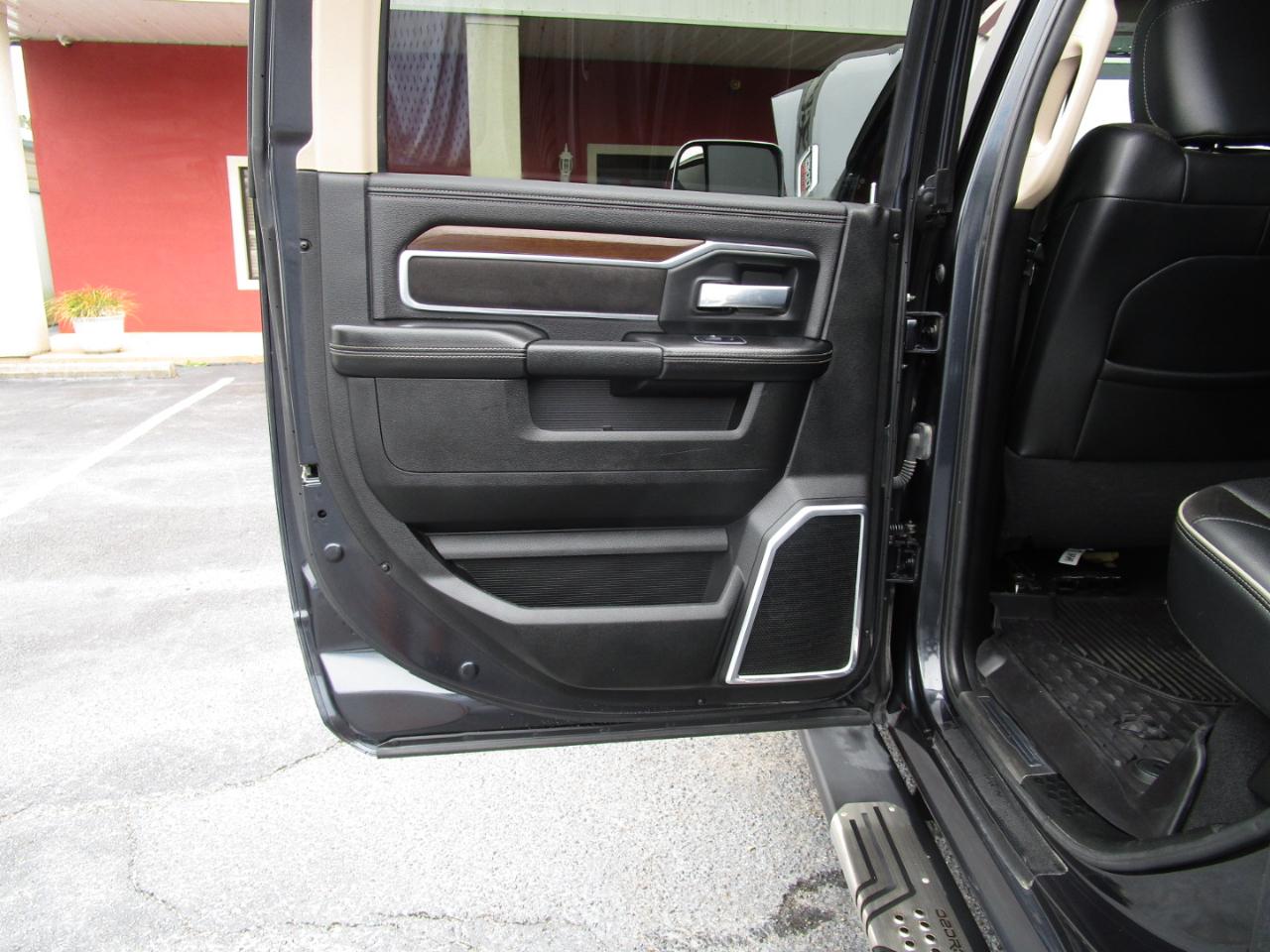 RAM 2500 Laramie 4x4 Crew Cab 6'4" Box 2022