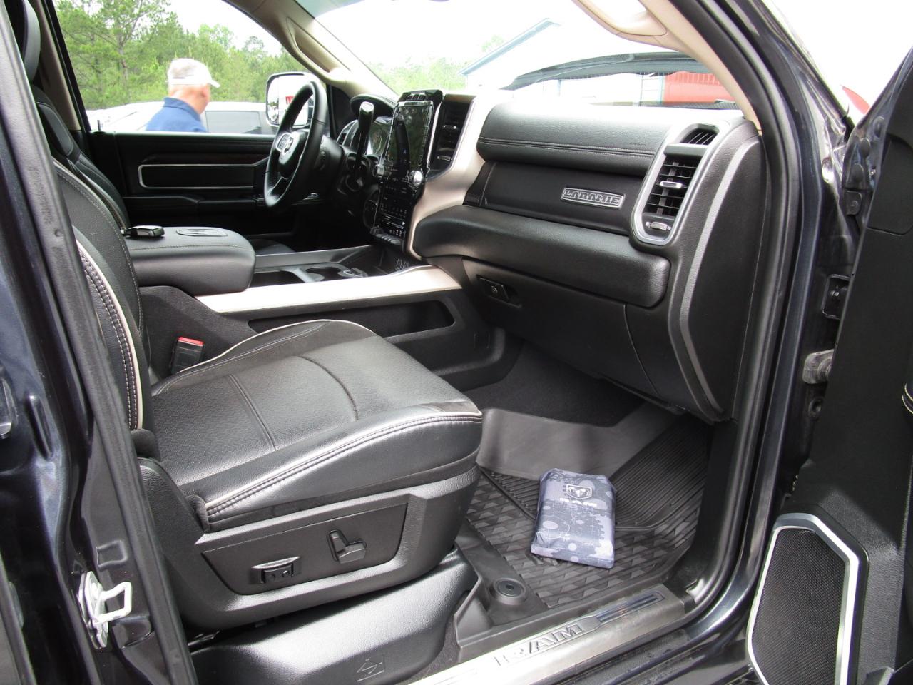 RAM 2500 Laramie 4x4 Crew Cab 6'4" Box 2022