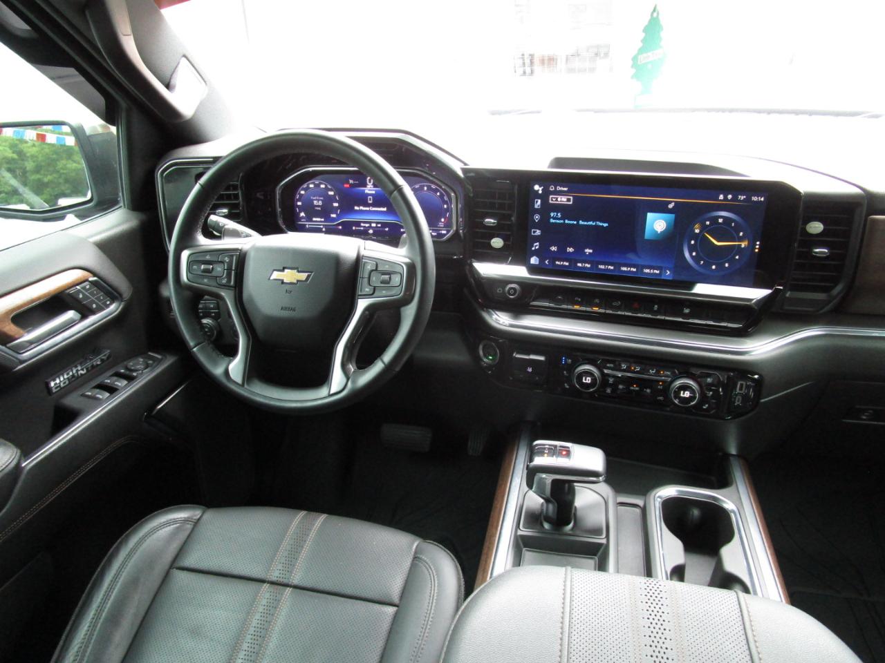 Chevrolet Silverado 1500 4WD Crew Cab 147" High Country 2023