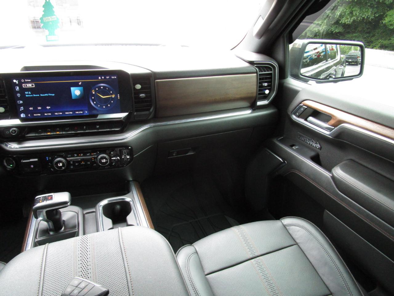 Chevrolet Silverado 1500 4WD Crew Cab 147" High Country 2023
