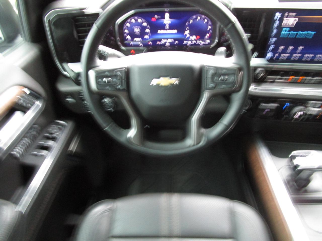 Chevrolet Silverado 1500 4WD Crew Cab 147" High Country 2023