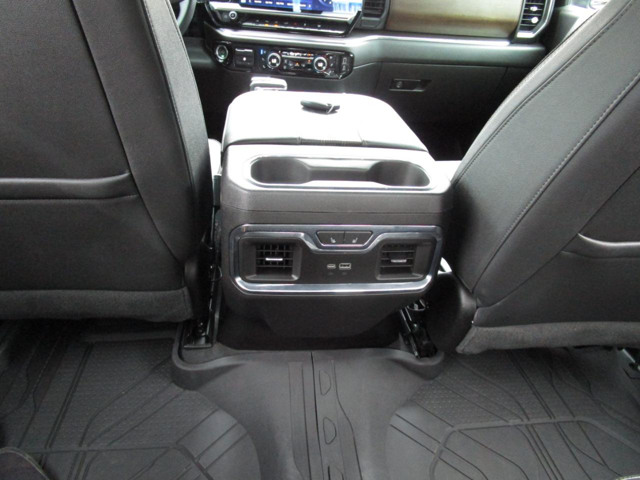 Chevrolet Silverado 1500 4WD Crew Cab 147" High Country 2023