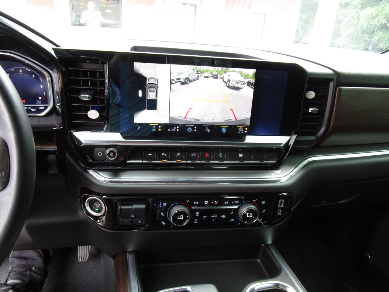 Chevrolet Silverado 1500 4WD Crew Cab 147" High Country 2023
