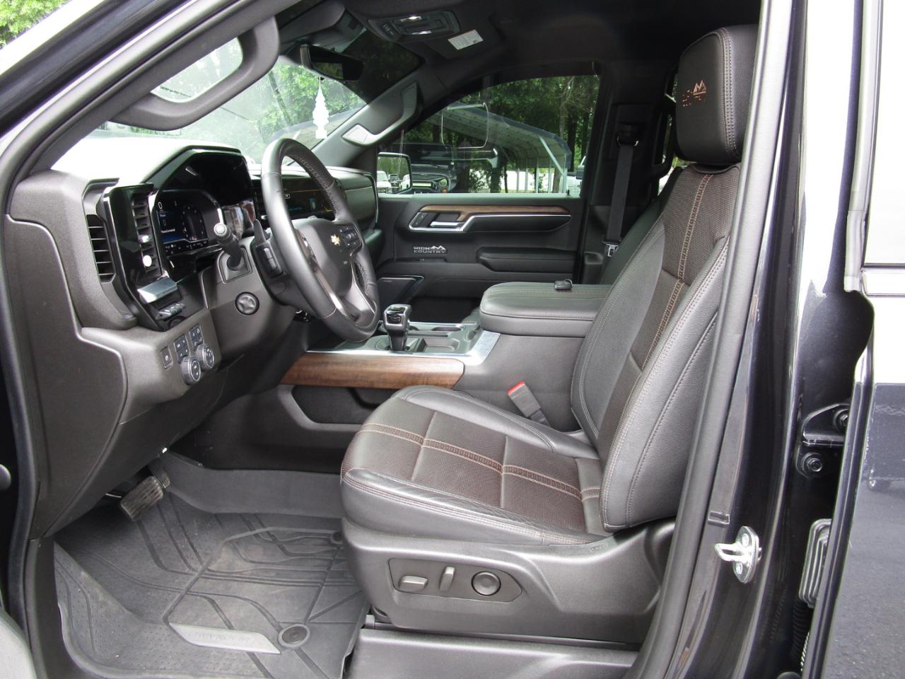 Chevrolet Silverado 1500 4WD Crew Cab 147" High Country 2023