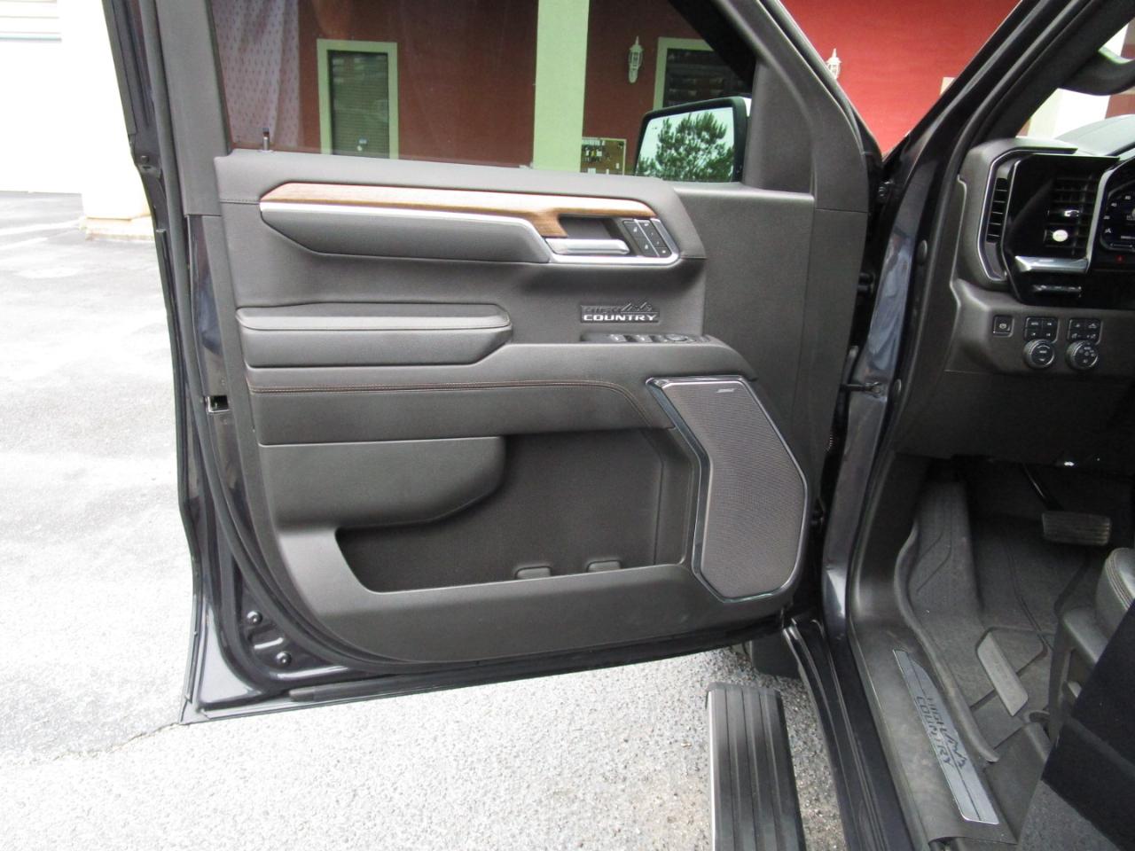Chevrolet Silverado 1500 4WD Crew Cab 147" High Country 2023