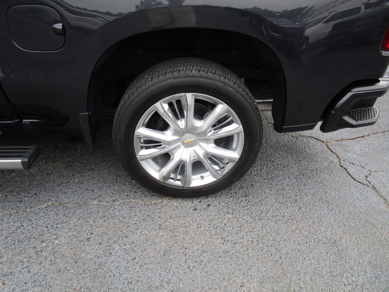 Chevrolet Silverado 1500 4WD Crew Cab 147" High Country 2023