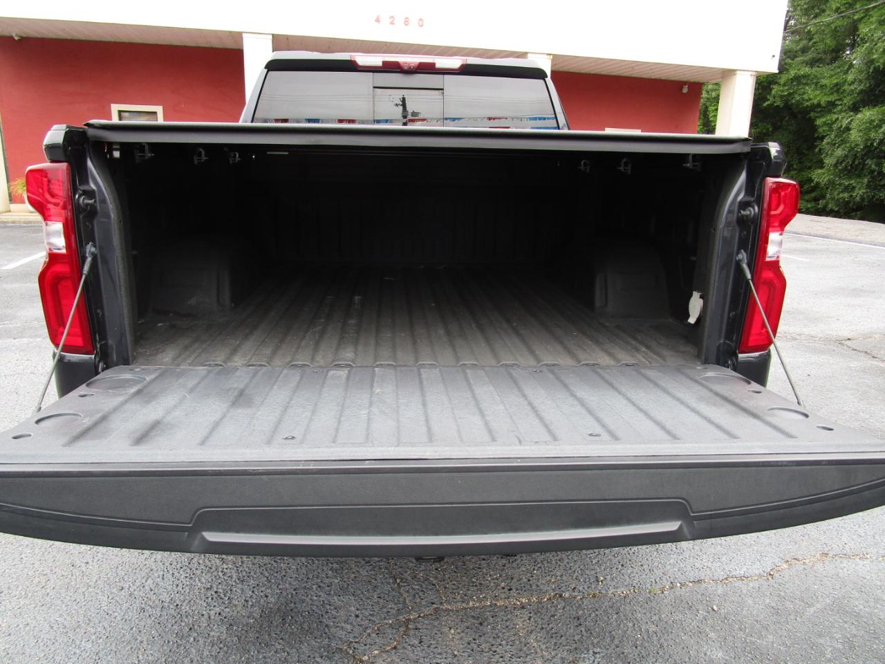 Chevrolet Silverado 1500 4WD Crew Cab 147" High Country 2023
