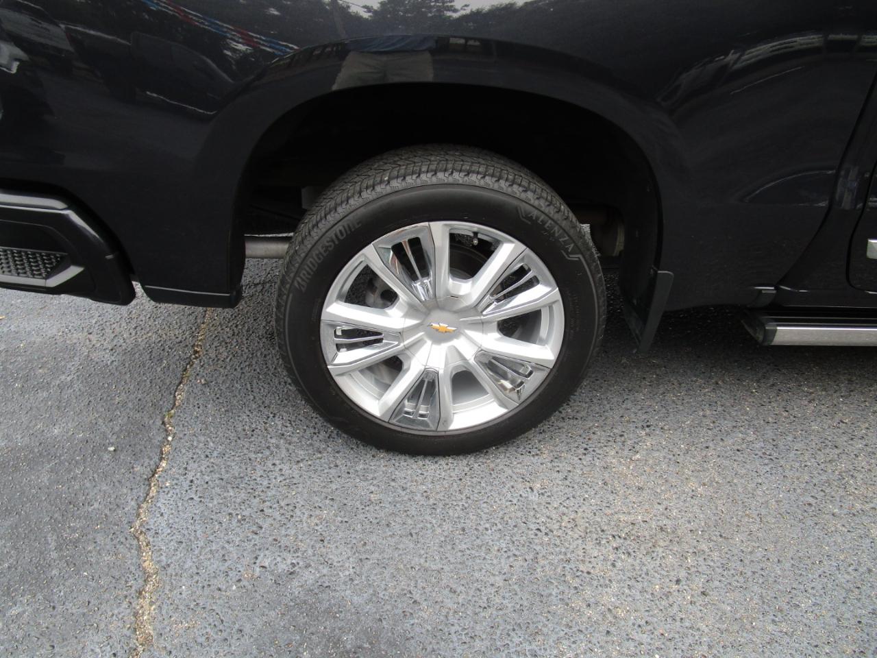 Chevrolet Silverado 1500 4WD Crew Cab 147" High Country 2023