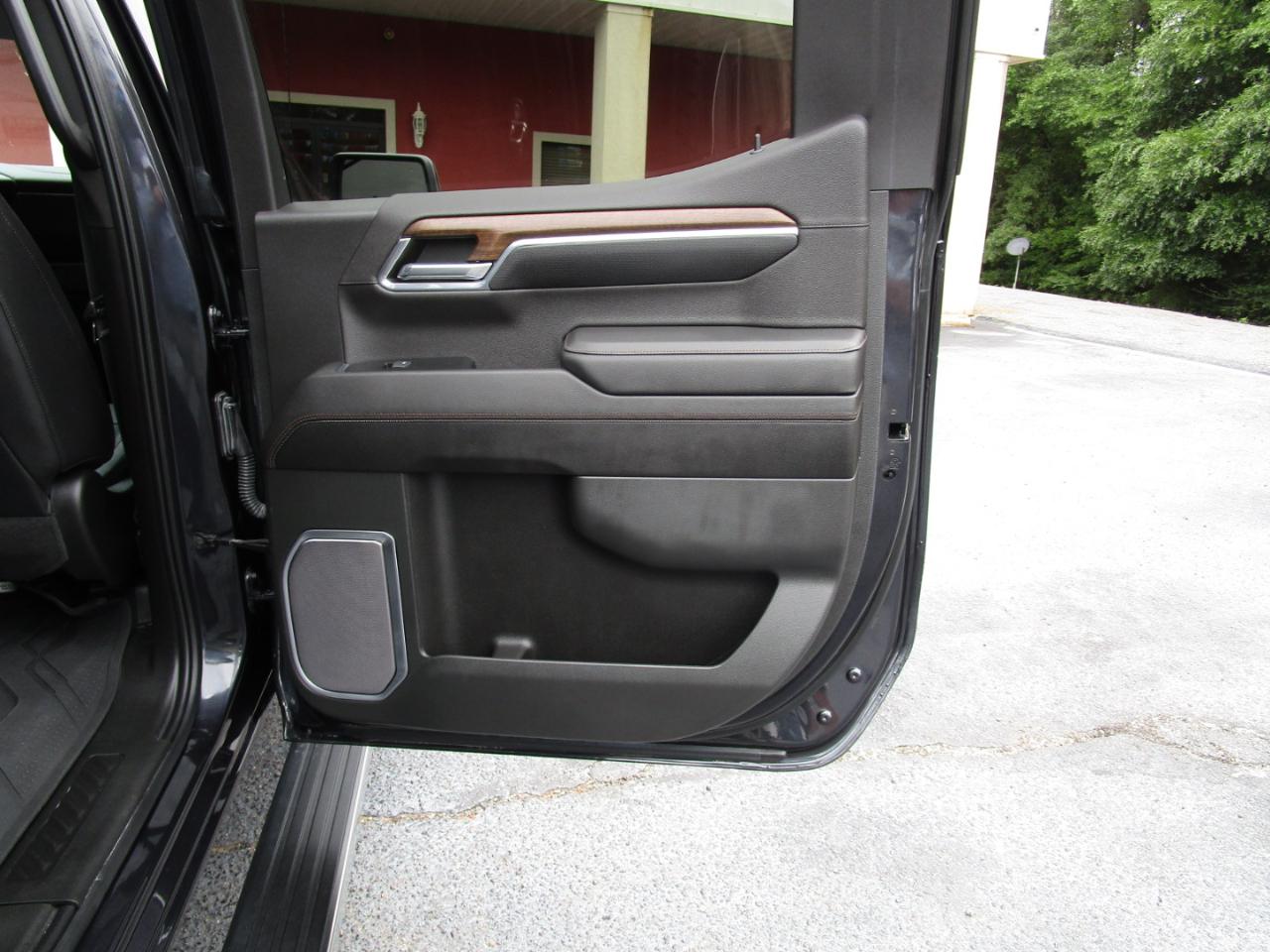 Chevrolet Silverado 1500 4WD Crew Cab 147" High Country 2023