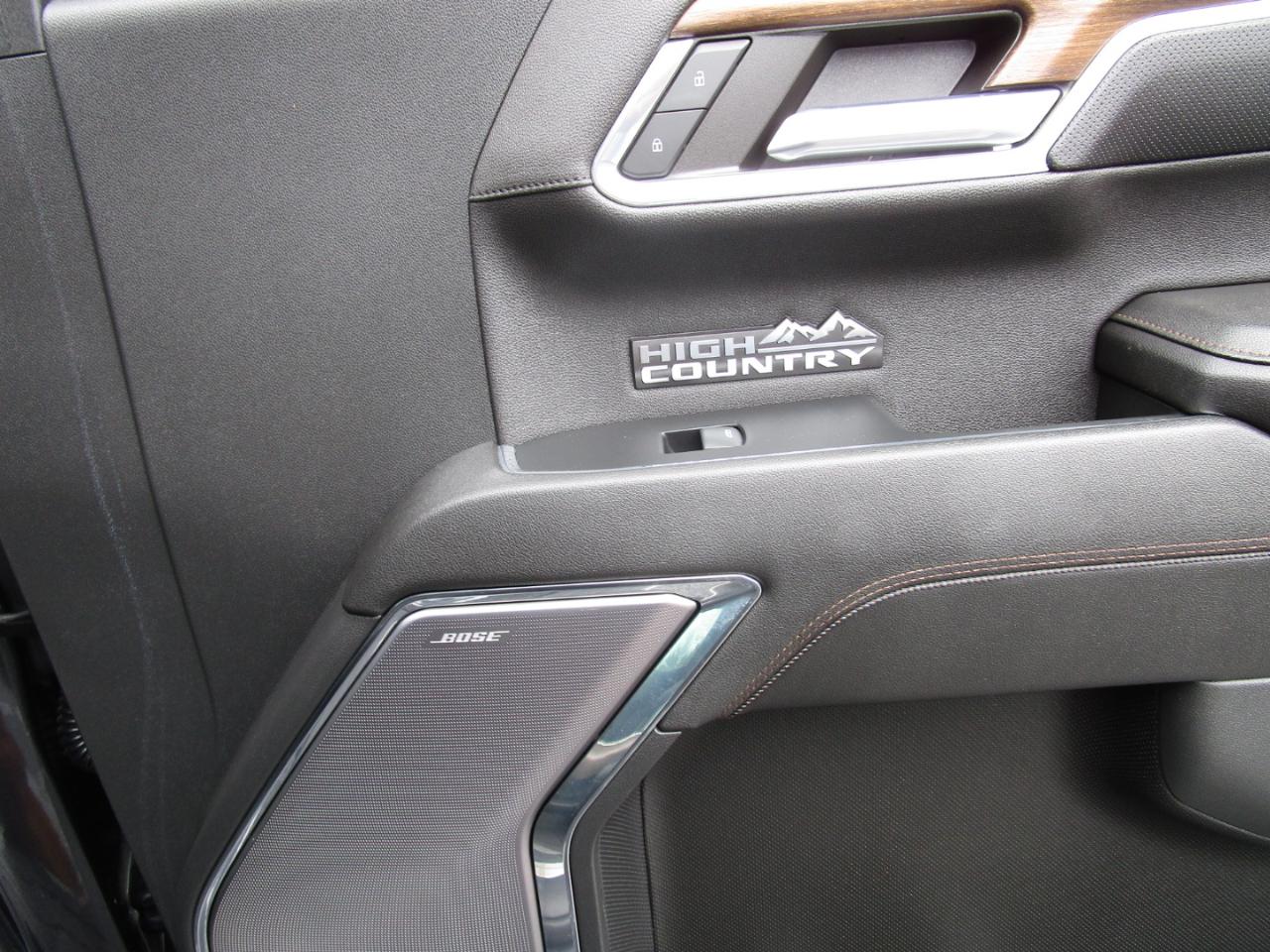 Chevrolet Silverado 1500 4WD Crew Cab 147" High Country 2023