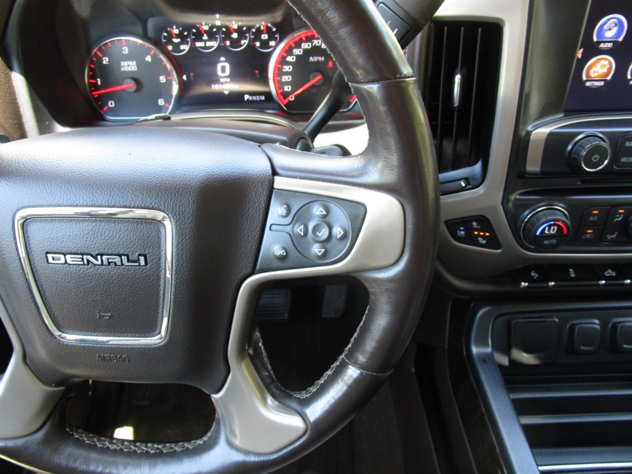 GMC Sierra 1500 4WD Crew Cab 143.5" Denali 2016