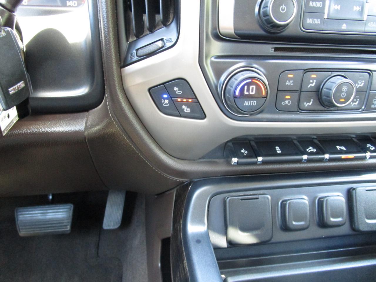 GMC Sierra 1500 4WD Crew Cab 143.5" Denali 2016