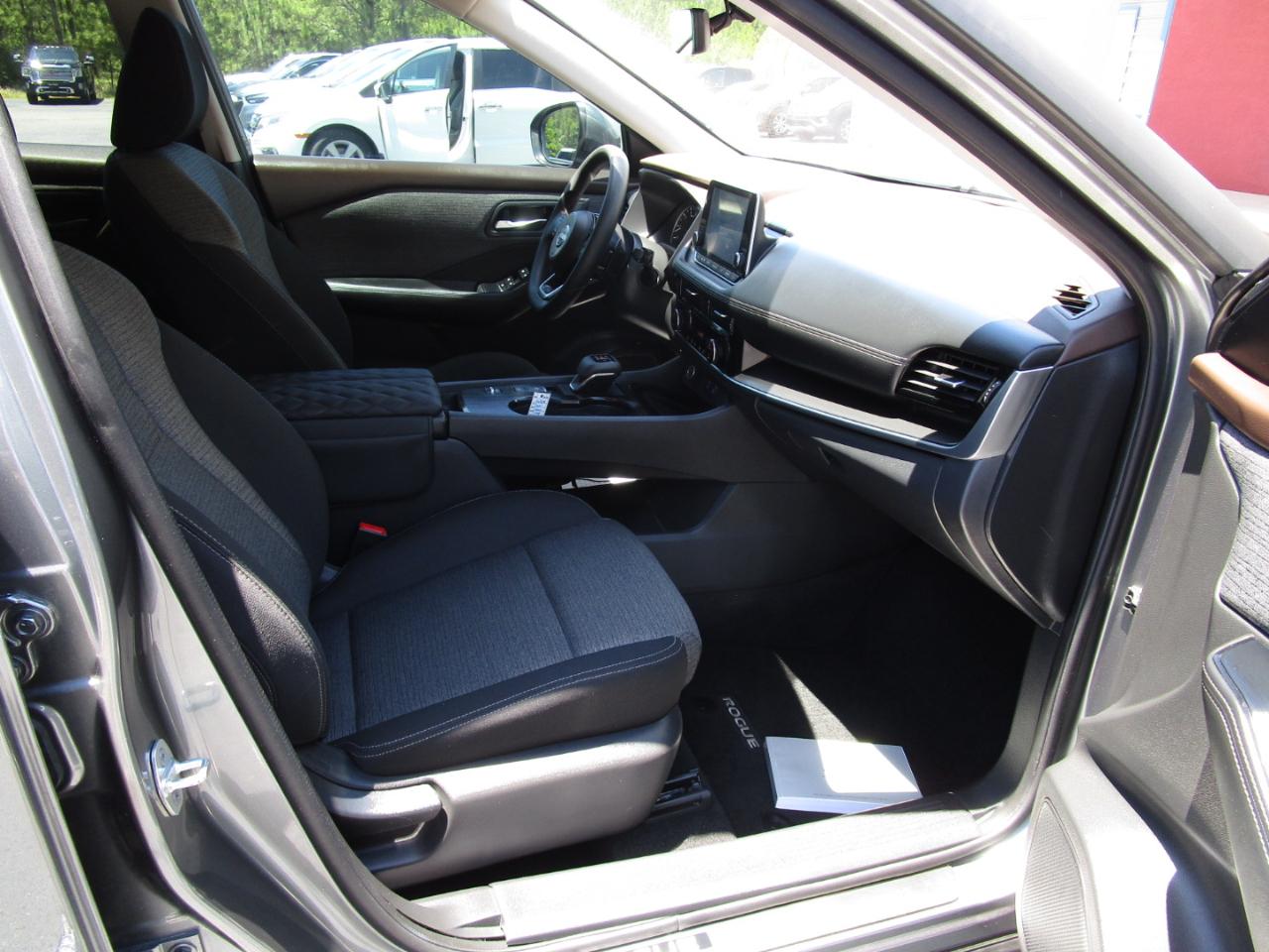 Nissan Rogue FWD SV *Ltd Avail* 2023