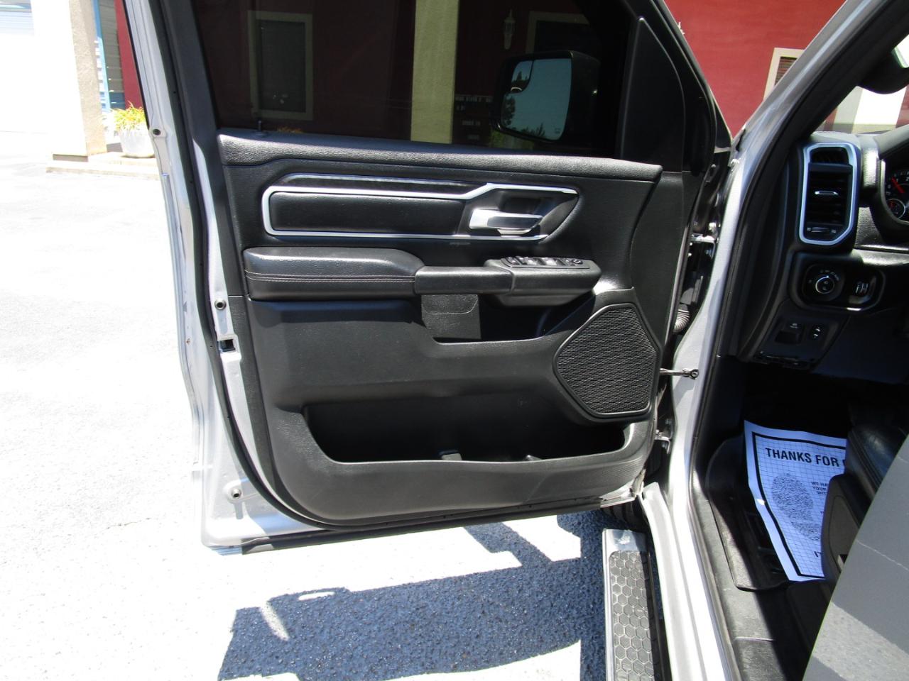 RAM 1500 Big Horn 4x4 Quad Cab 6'4" Box 2021