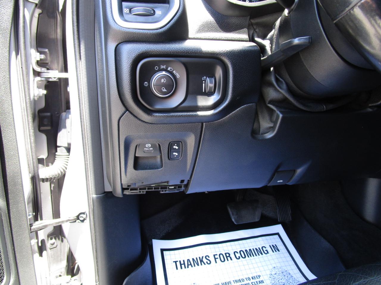 RAM 1500 Big Horn 4x4 Quad Cab 6'4" Box 2021