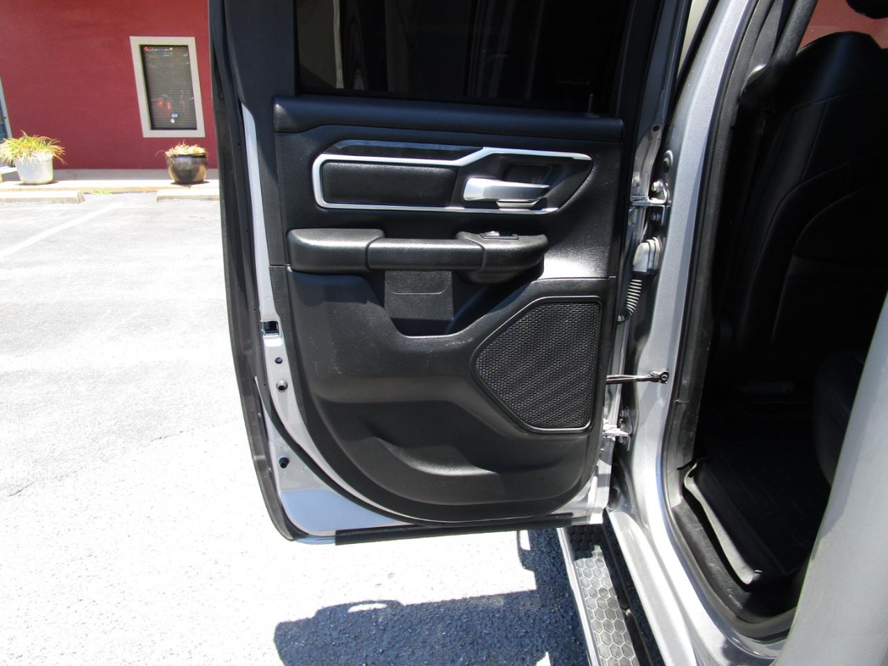 RAM 1500 Big Horn 4x4 Quad Cab 6'4" Box 2021