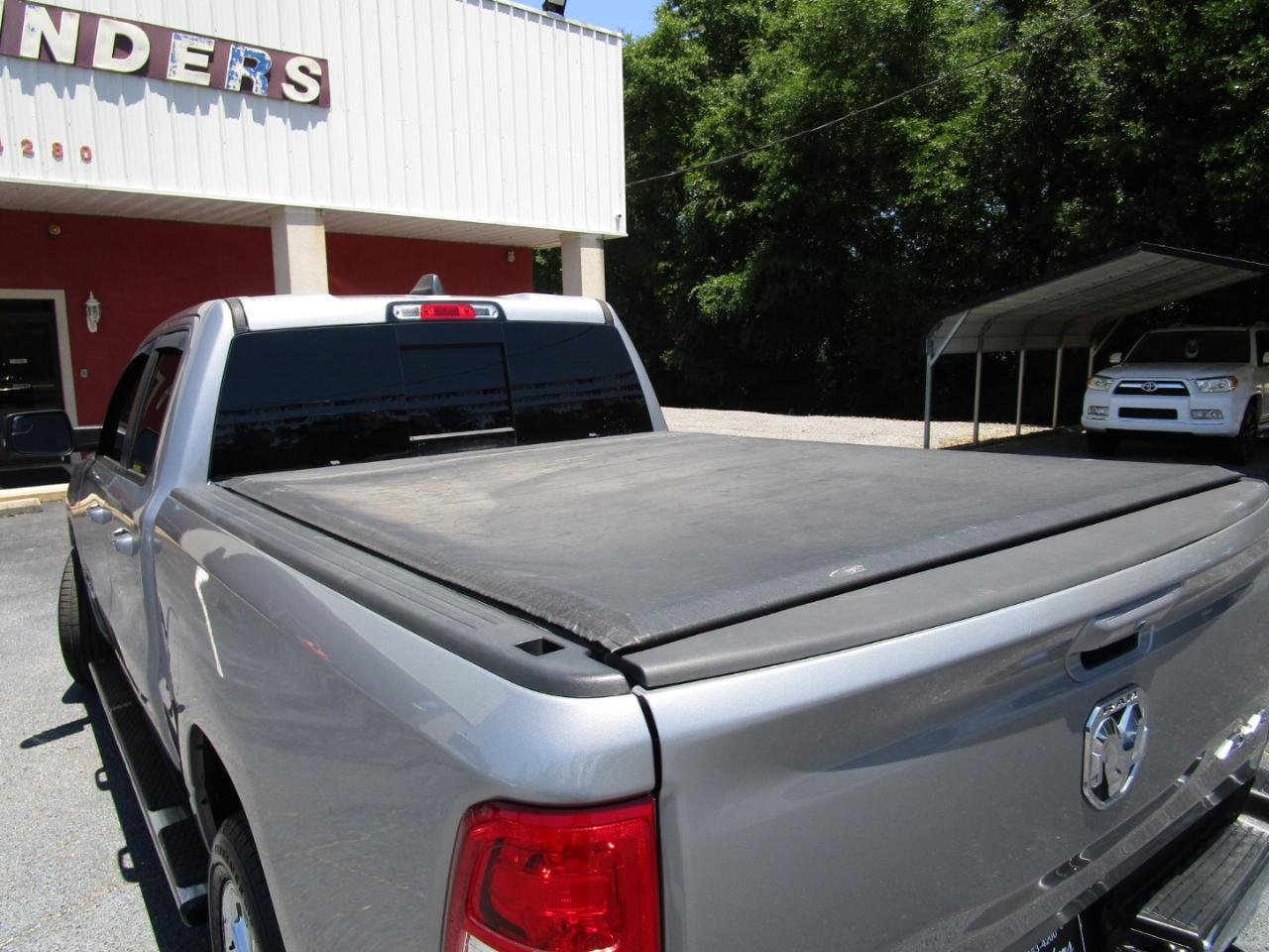 RAM 1500 Big Horn 4x4 Quad Cab 6'4" Box 2021