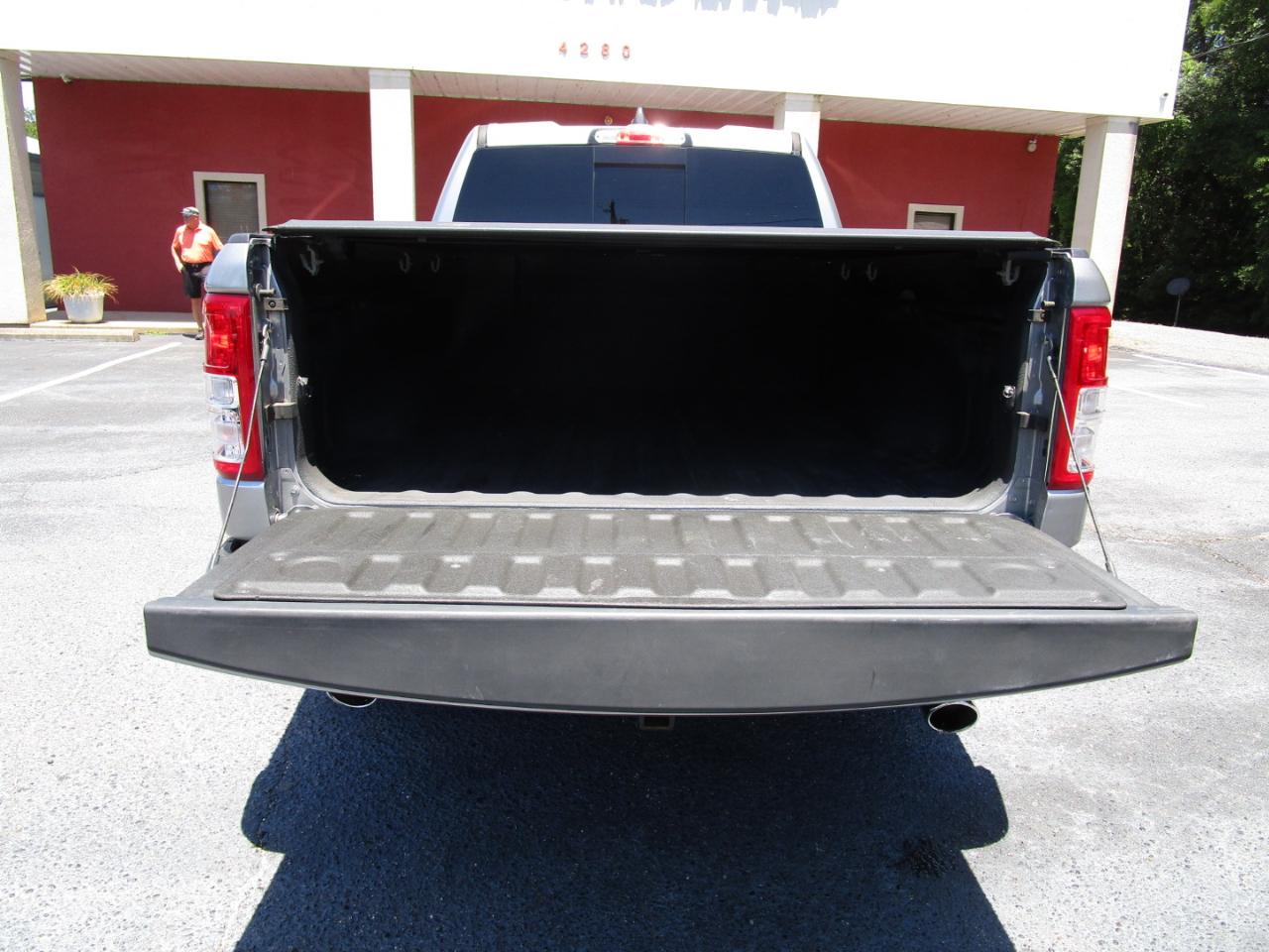 RAM 1500 Big Horn 4x4 Quad Cab 6'4" Box 2021