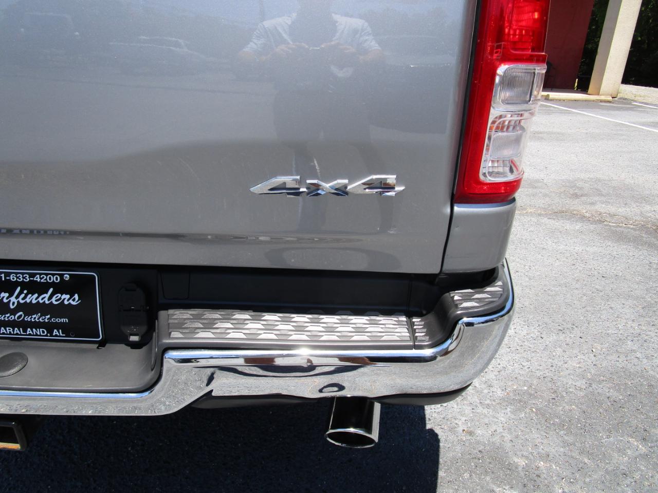 RAM 1500 Big Horn 4x4 Quad Cab 6'4" Box 2021