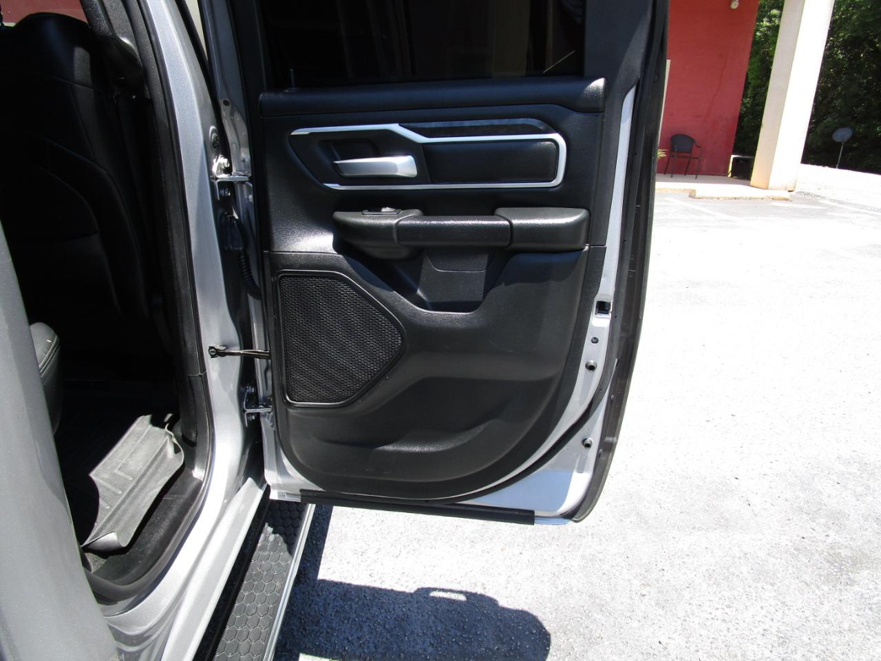 RAM 1500 Big Horn 4x4 Quad Cab 6'4" Box 2021