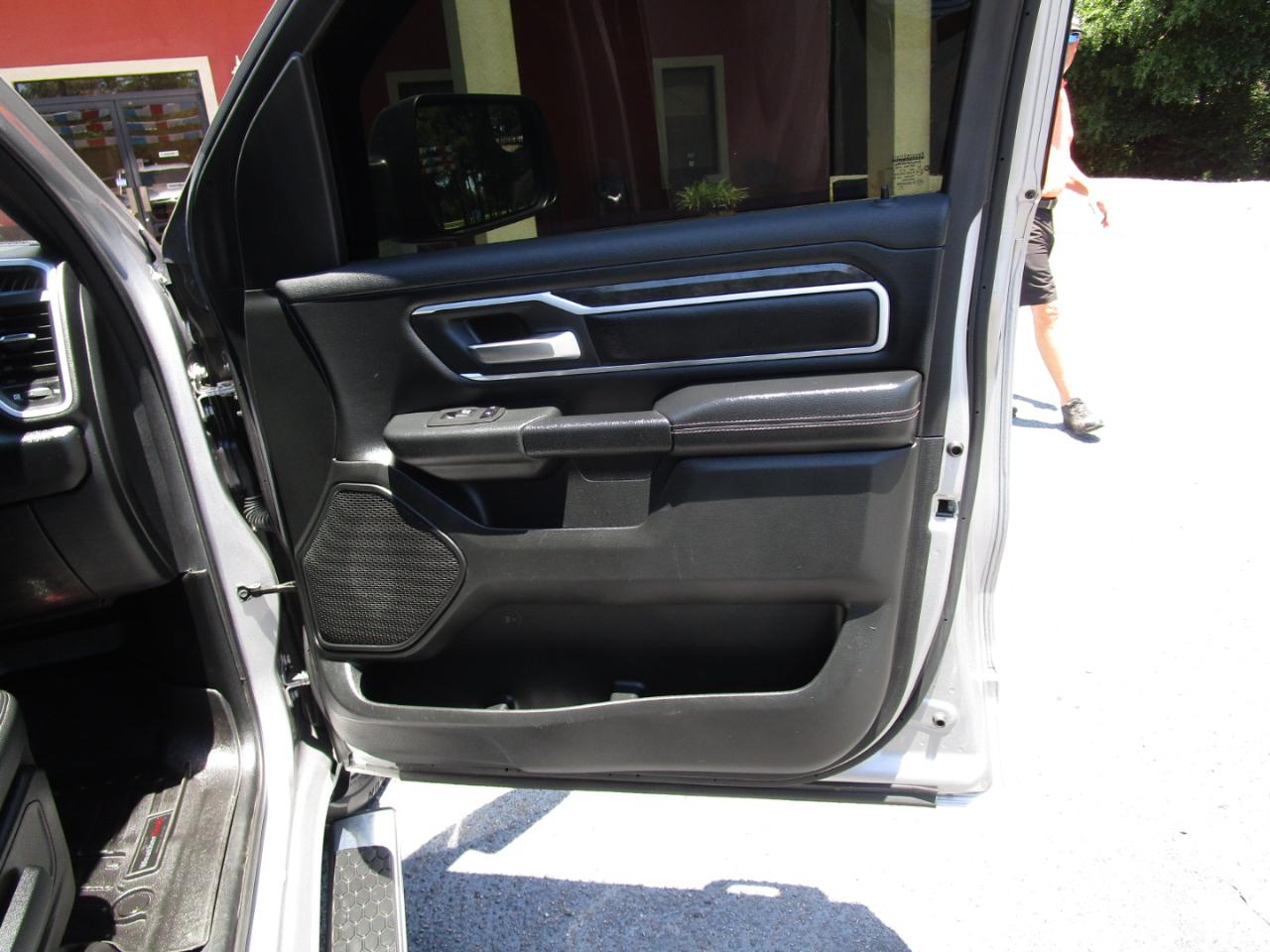RAM 1500 Big Horn 4x4 Quad Cab 6'4" Box 2021