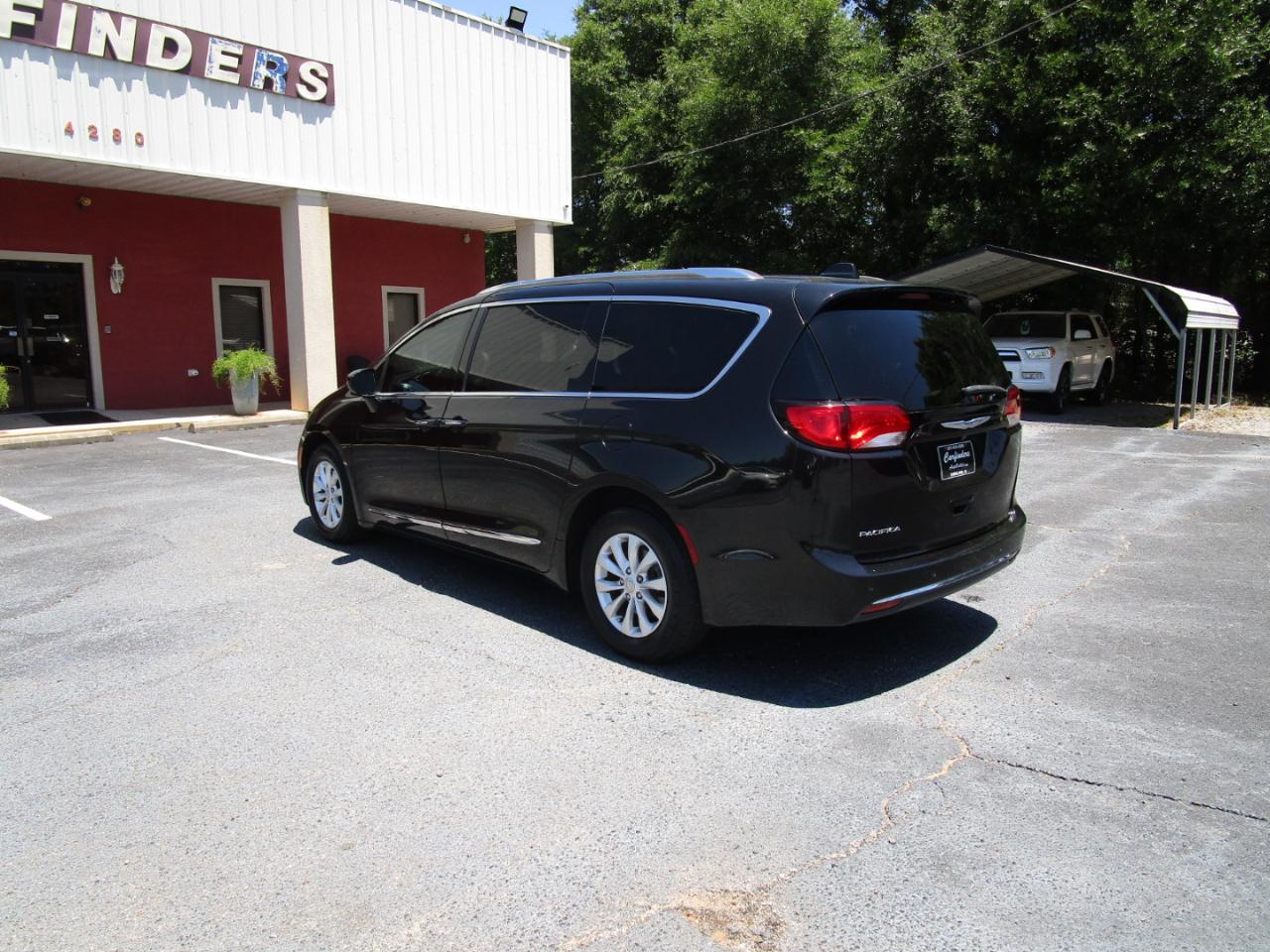 Chrysler Pacifica Touring L FWD 2019
