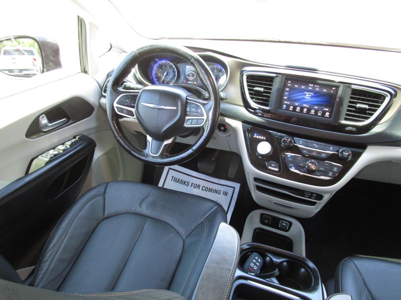 Chrysler Pacifica Touring L FWD 2019