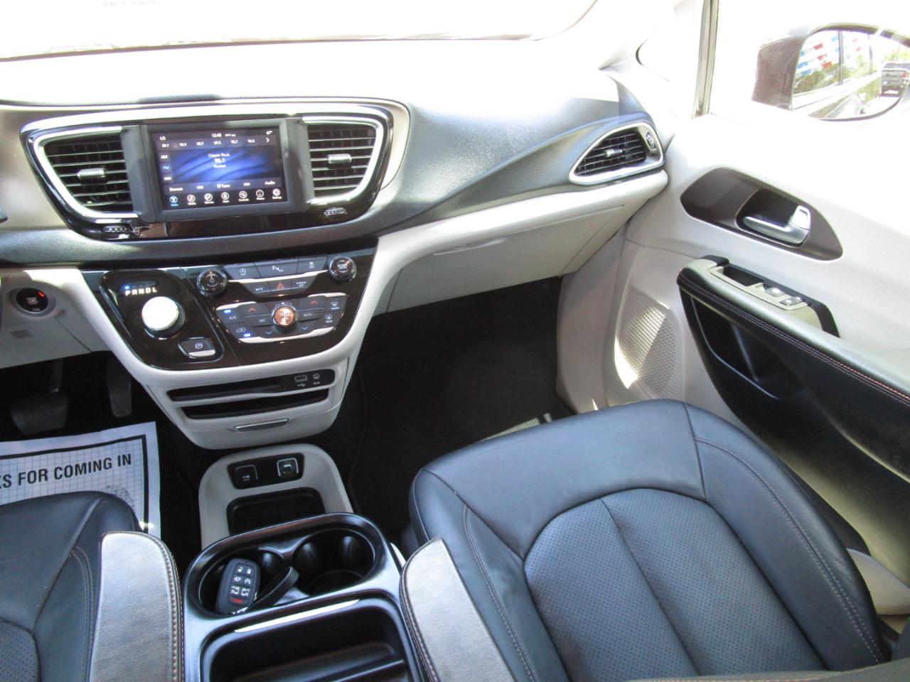 Chrysler Pacifica Touring L FWD 2019