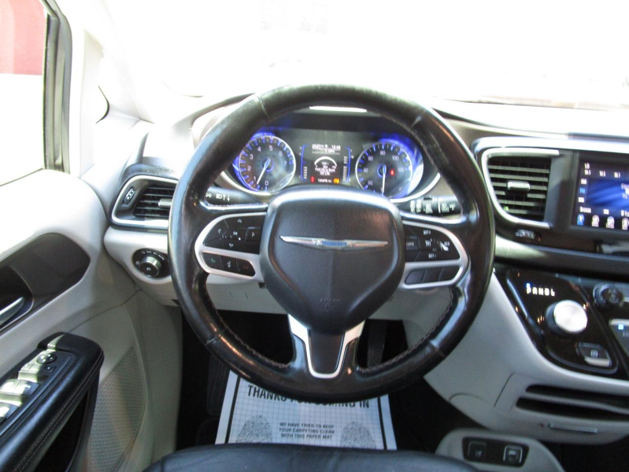 Chrysler Pacifica Touring L FWD 2019
