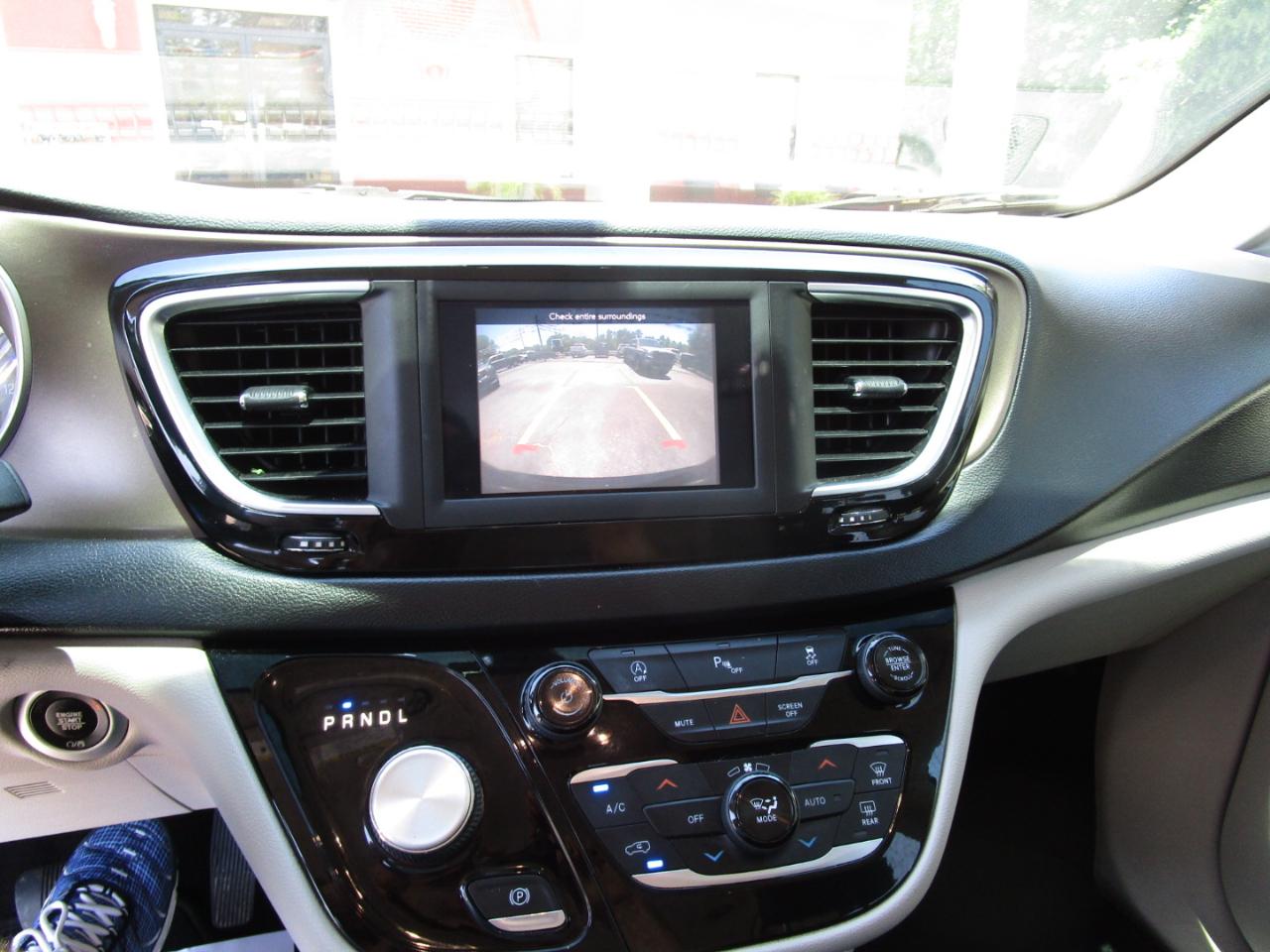 Chrysler Pacifica Touring L FWD 2019