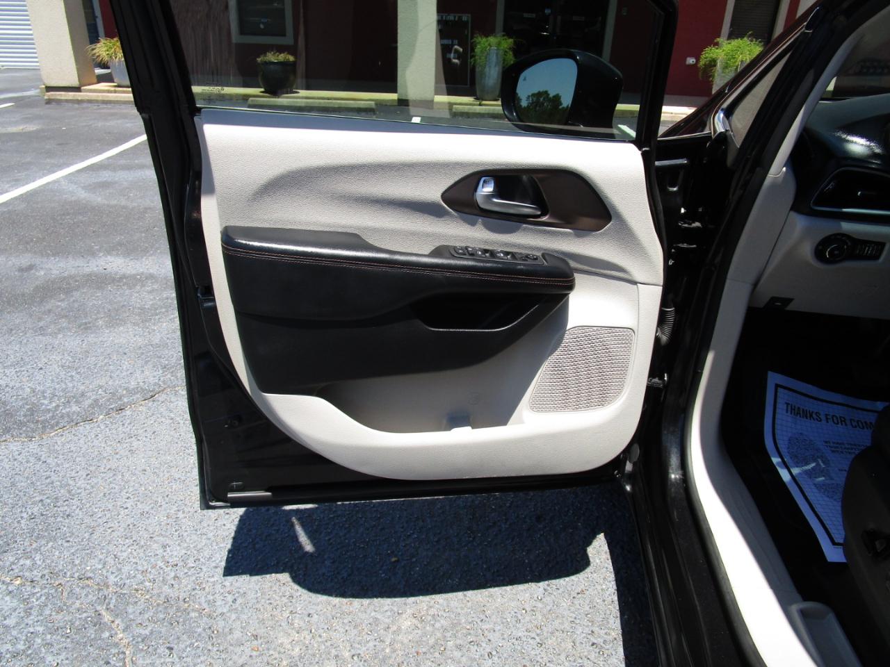 Chrysler Pacifica Touring L FWD 2019