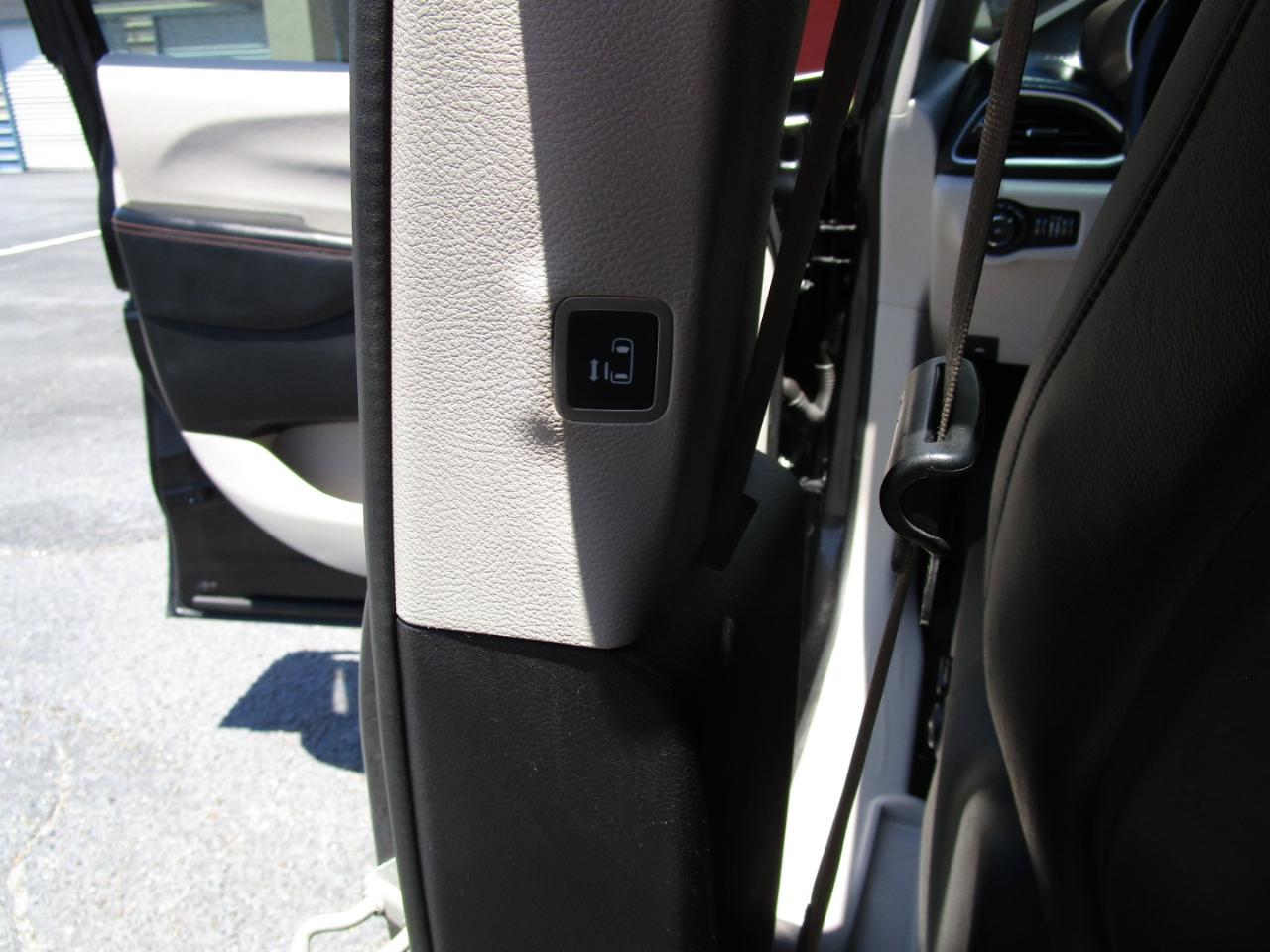 Chrysler Pacifica Touring L FWD 2019