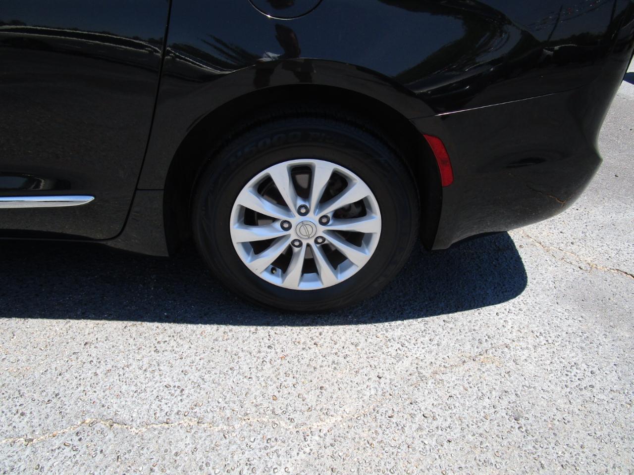 Chrysler Pacifica Touring L FWD 2019