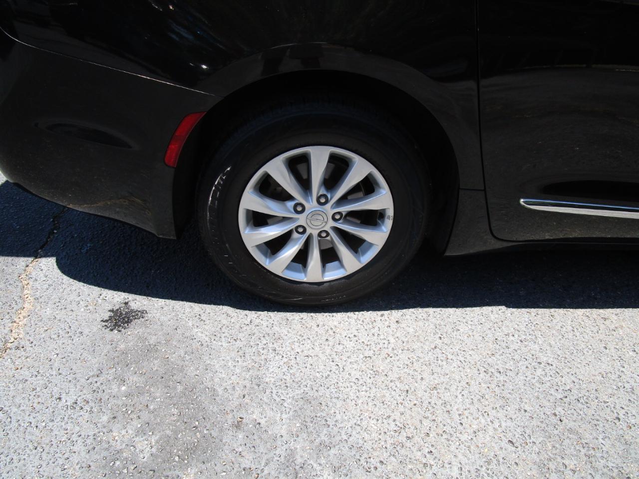 Chrysler Pacifica Touring L FWD 2019