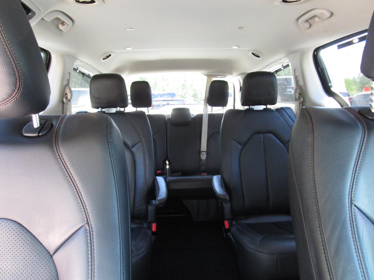 Chrysler Pacifica Touring L FWD 2019